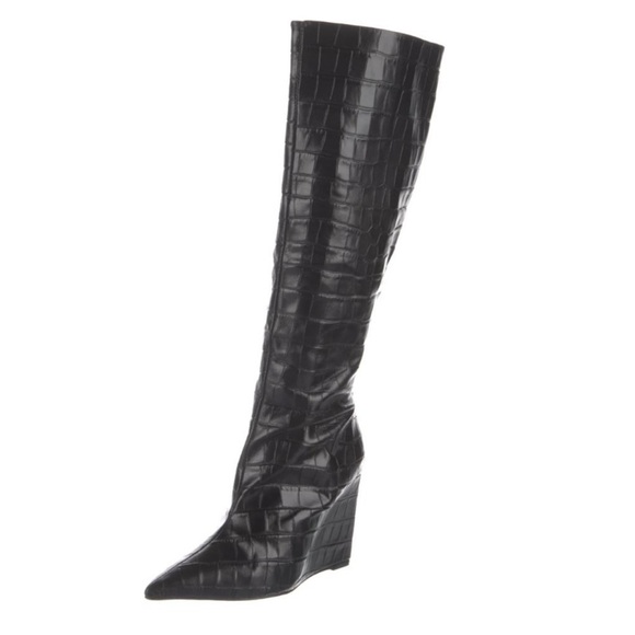 Stylish Black Croc-Embossed Knee-High Boots - Picture 2 of 9